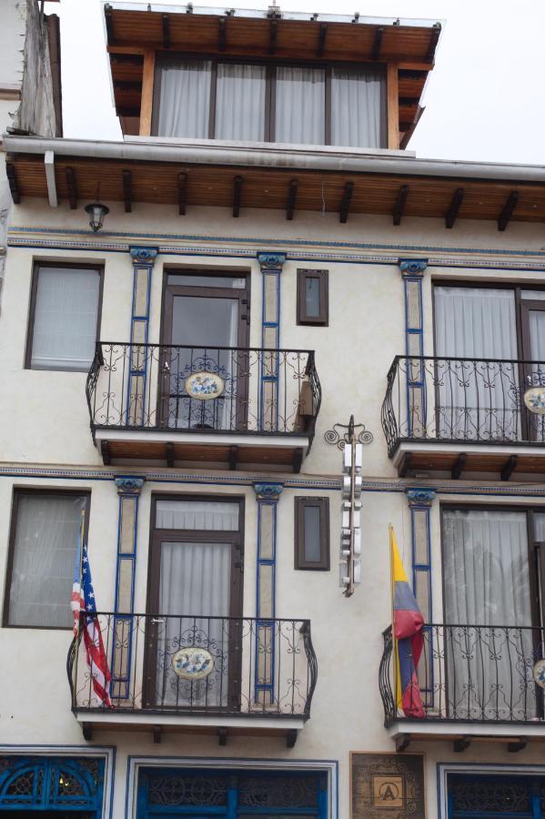 Azul De La Plaza Cuenca