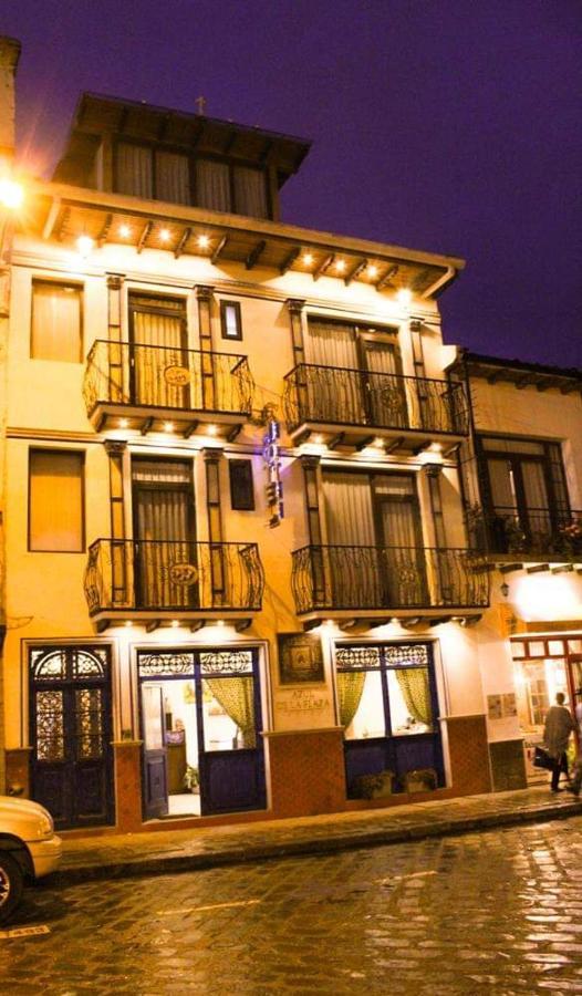 Azul De La Plaza Hotel