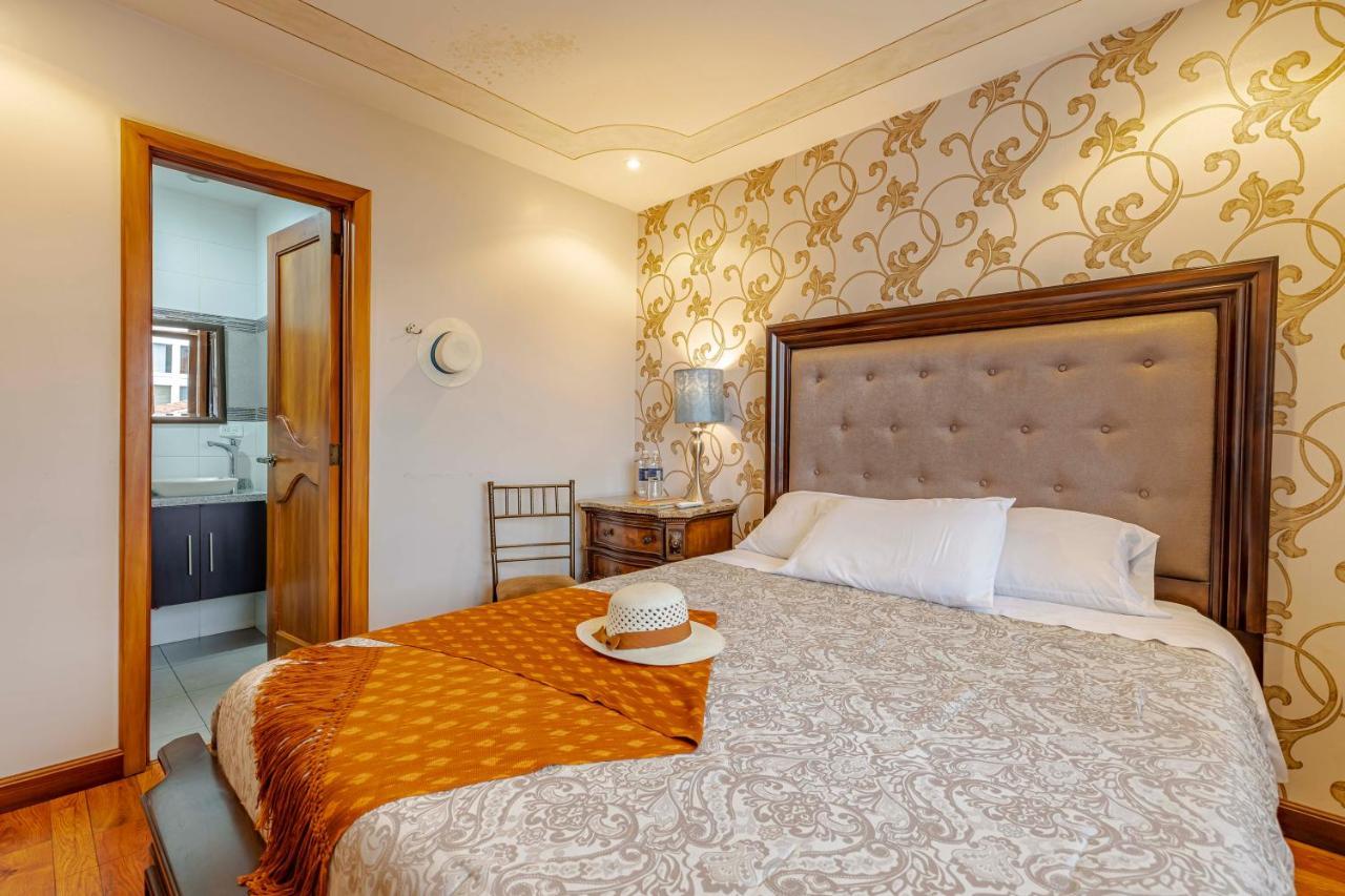Hotel Azul De La Plaza Cuenca