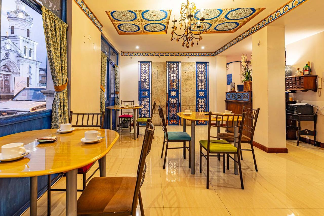Azul De La Plaza 3*